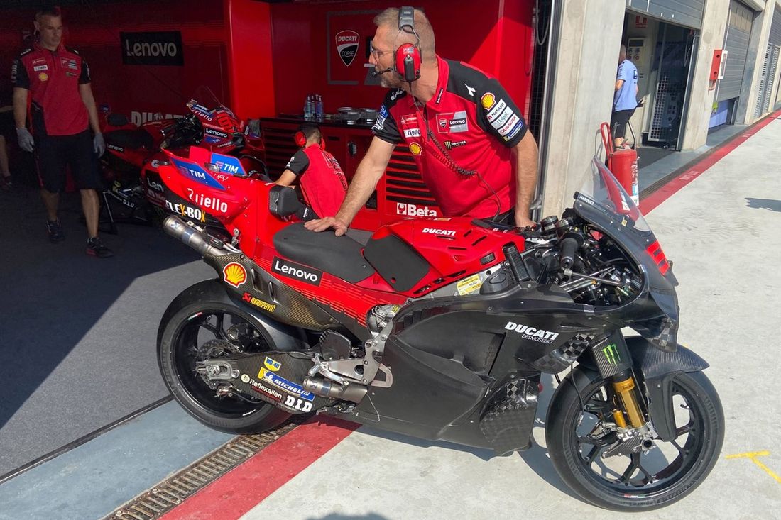 Detalles de la moto del Ducati Team