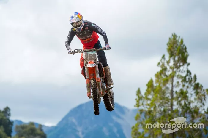 El Mundial de Motocross también tuvo que posponer al 22 de noviembre su tercera cita, la del MXGP de Patagonia-Argentina, programada para el 20-22 de marzo, debido a la expansión del virus. 