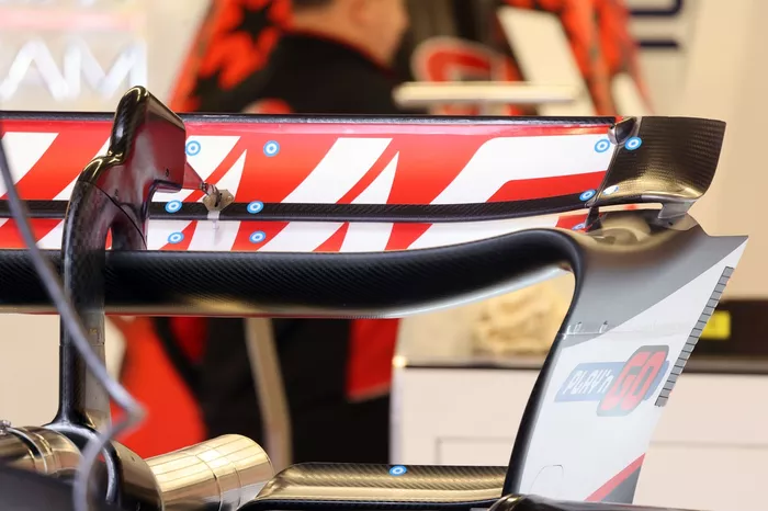 Detalle del alerón trasero del Haas VF-24