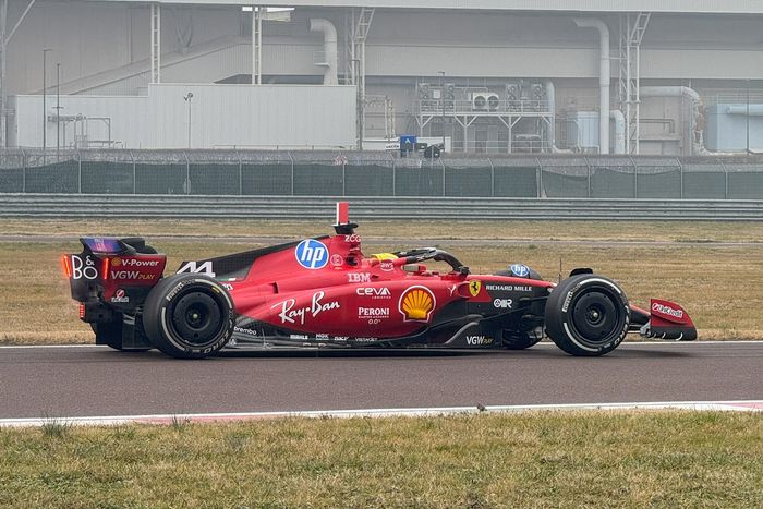 Hamilton prueba el Ferrari SF-23 en Fiorano