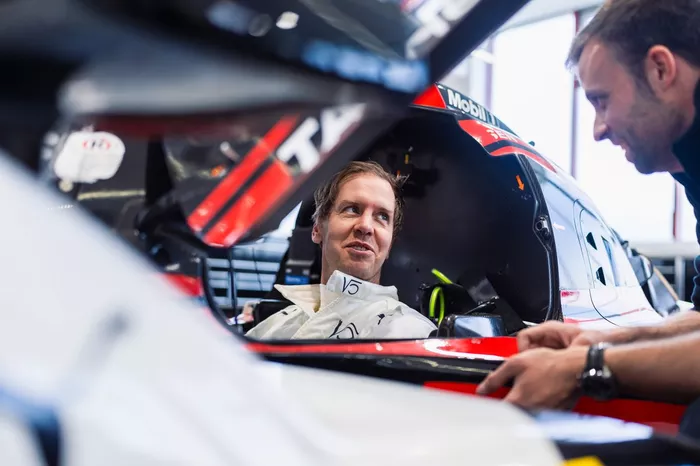 Sebastian Vettel teste la Porsche 963 