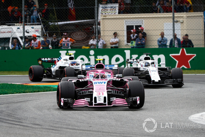 Esteban Ocon, Racing Point Force India VJM11, Lance Stroll, Williams FW41, y Sergey Sirotkin, Williams FW41