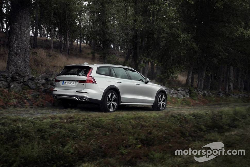 Volvo V60 Cross Country 2019 року