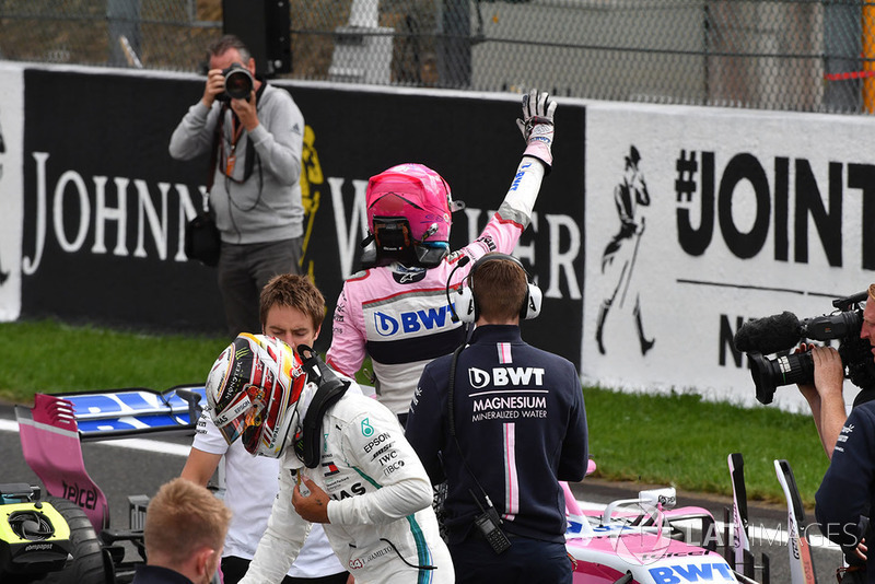Esteban Ocon, Racing Point Force India F1 Team, festeggia nel parco chiuso