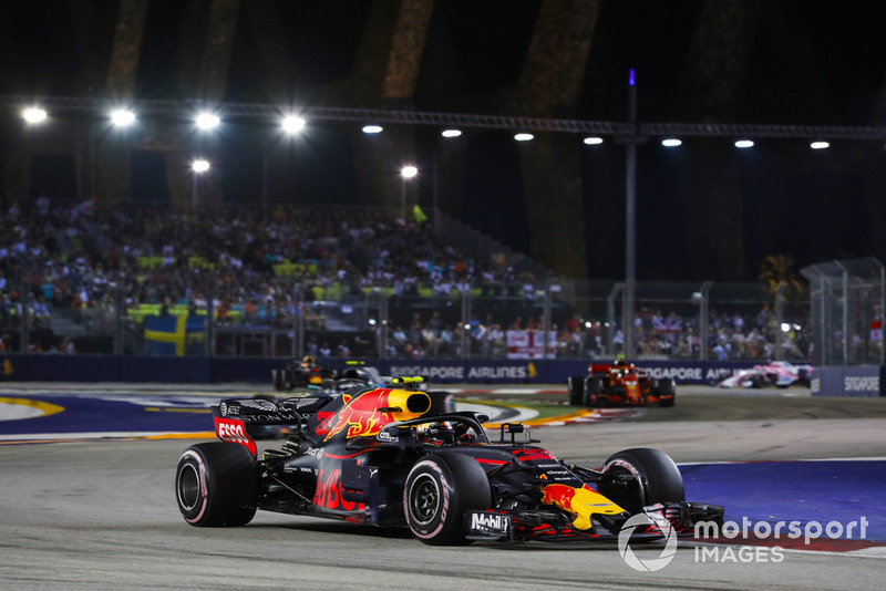 Max Verstappen, Red Bull Racing RB14, Valtteri Bottas, Mercedes AMG F1 W09 EQ Power+, y Kimi Raikkonen, Ferrari SF71H