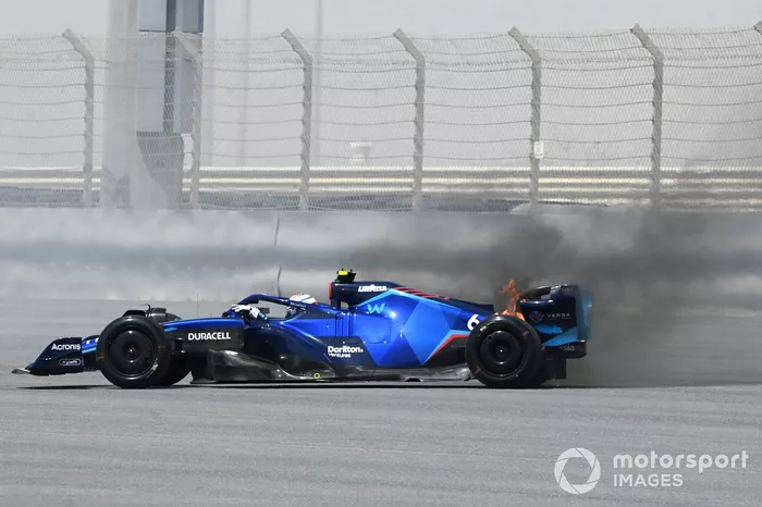 Nicholas Latifi, Williams FW44, para después del fuego en su monoplaza
