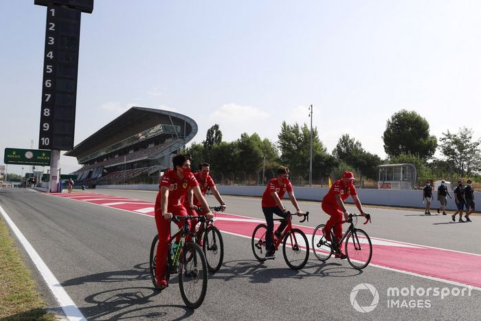 Charles Leclerc, Ferrari en bicicleta