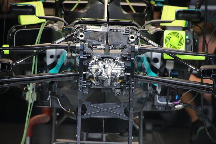 Mercedes F1 W11 ön kanat detayı