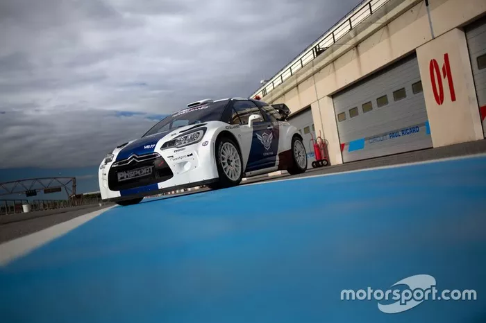 Valtteri Bottas conduciendo un Citroën DS3 WRC 