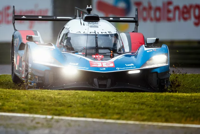#36 Alpine Endurance Team Alpine A424: Jules Gounon, Frederic Makowiecki, Victor Martins