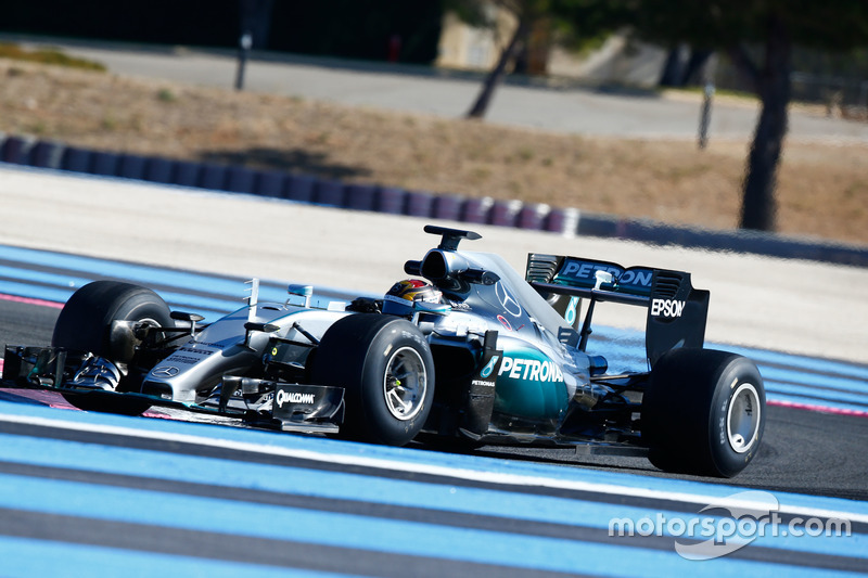 Pascal Wehrlein, Mercedes AMG F1 W07 Hybrid with 2017 Pirelli tyres