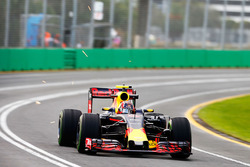 Искры из-под машины Даниила Квята, Red Bull Racing RB12