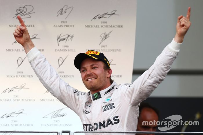 Podio: ganador de la carrera Nico Rosberg, Mercedes AMG Petronas F1 W07