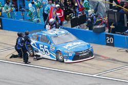 Michael Waltrip, BK Racing Toyota acción en pits
