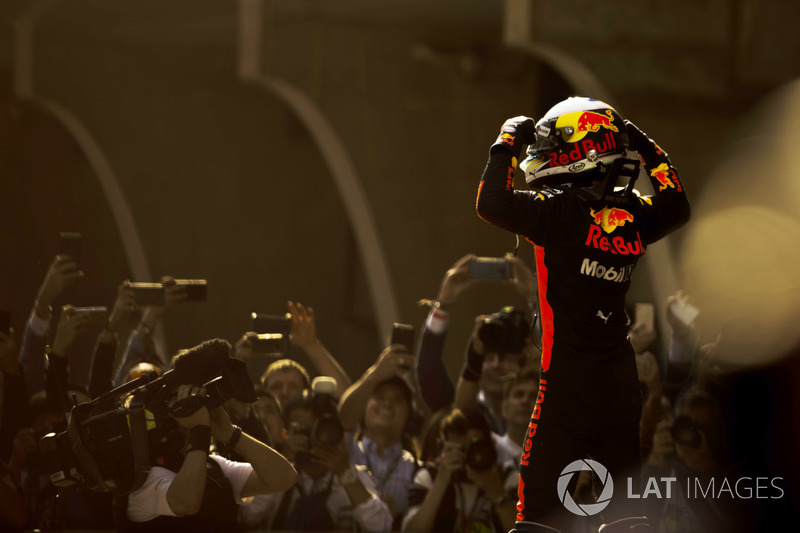 Il vincitore della gara Daniel Ricciardo, Red Bull Racing