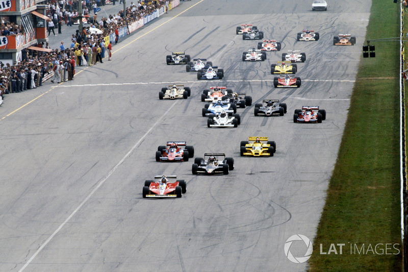 Gilles Villeneuve, Ferrari Ferrari 312T3 leads the original start of the race from pole sitter Mario