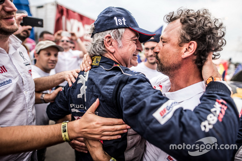 Winner #303 Peugeot Sport Peugeot 3008 DKR: Carlos Sainz