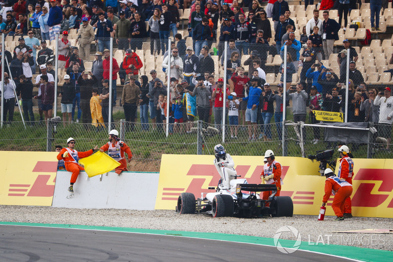 Lance Stroll, Williams FW41, masuk ke jebakan kerikil