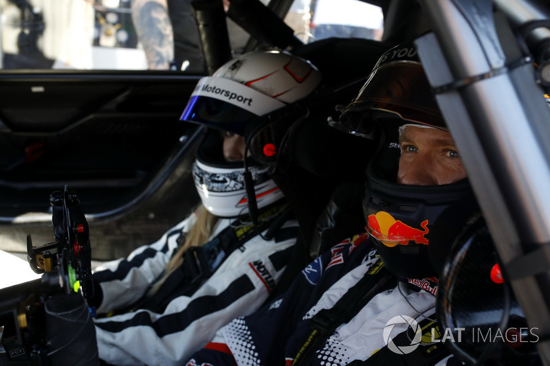 Sébastien Ogier pilota Mercedes-AMG C63 DTM con su mujer Andrea Kaiser