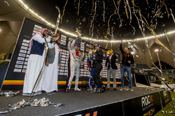 Podio: Copa de Naciones ganadores Timo Bernhard, René Rast, segundo lugar Juan Pablo Montoya, Helio