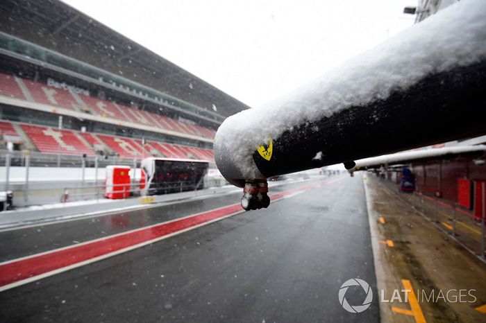 La nieve ha frenando el tercer día de test en Barcelona