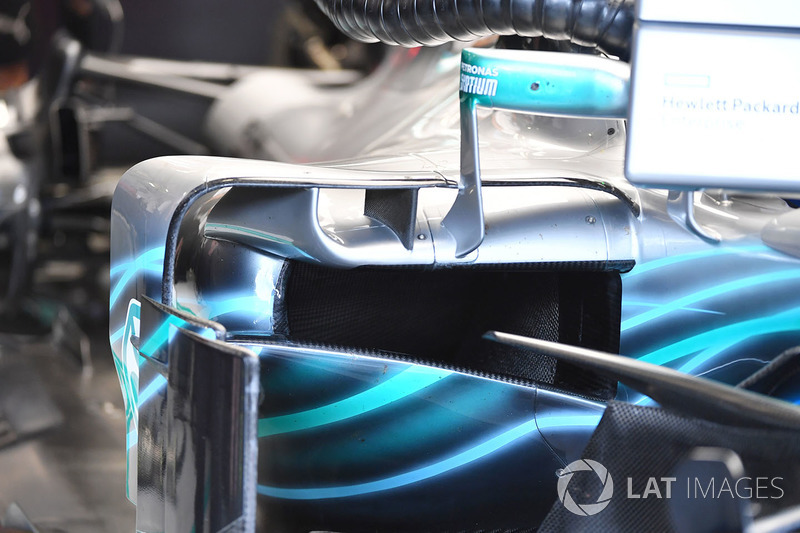Бічний понтон Mercedes AMG F1 W09