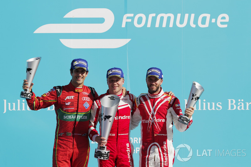 Podio: Ganador de la carrera Félix Rosenqvist, Mahindra Racing, segundo lugar Lucas Di Grassi, ABT Schaeffler Audi Sport; tercer lugar Nick Heidfeld, Mahindra Racing