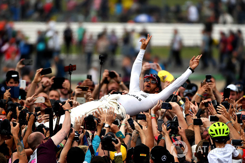 Гран Прі Великої Британії. Льюіс Хемілтон, Mercedes AMG F1, уболівальники