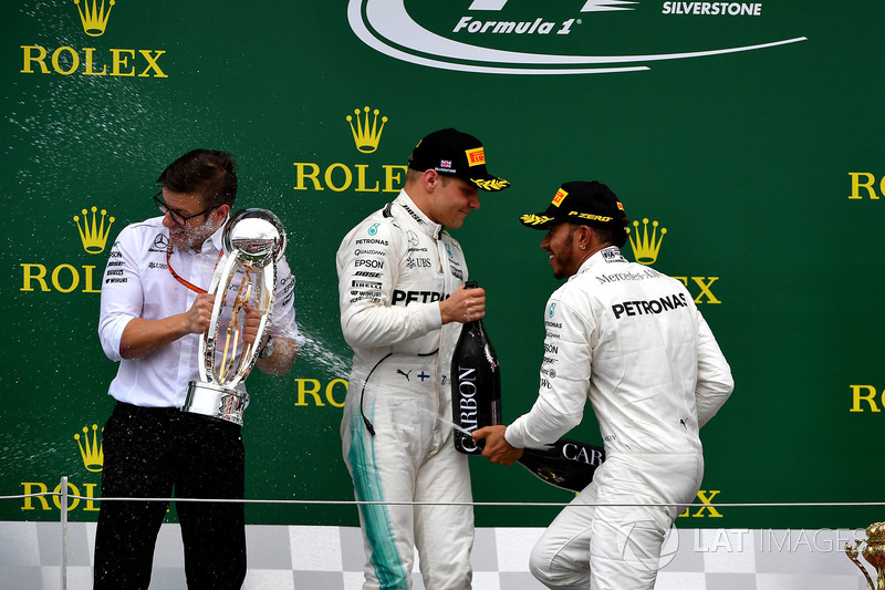 Peter Bonnington, Mercedes AMG F1 Race Engineer, Valtteri Bottas, Mercedes AMG F1 and Lewis Hamilton, Mercedes AMG F1 celebrate on the podium, the champagne