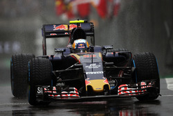 Карлос Сайнс-мл., Scuderia Toro Rosso STR11