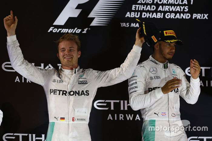 Podio: ganador de la carrera Lewis Hamilton, Mercedes AMG F1 y el segundo lugar el campeón del mundo 2016  Nico Rosberg, Mercedes AMG F1