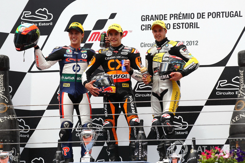 Podium: tweede plaats Pol Espargaro, racewinnaar Marc Marquez, derde plaats Thomas Luthi