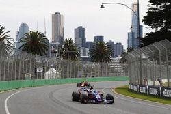 Carlos Sainz Jr., Scuderia Toro Rosso STR12, Max Verstappen, Red Bull Racing RB13