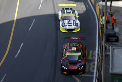 Laurens Vanthoor, Audi Sport Team WRT Audi R8 LMS en Earl Bamber, Manthey Racing Porsche 911 GT3-R