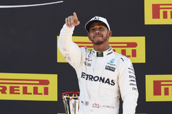 Podium : le vainqueur Lewis Hamilton, Mercedes AMG F1