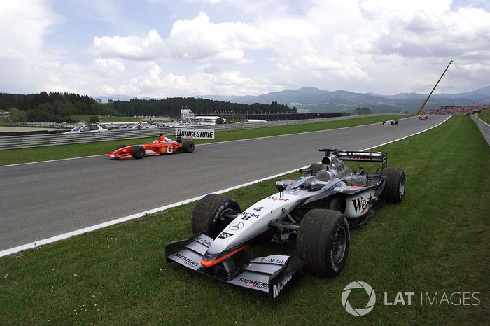 18. El McLaren Mercedes MP4/17 de F1