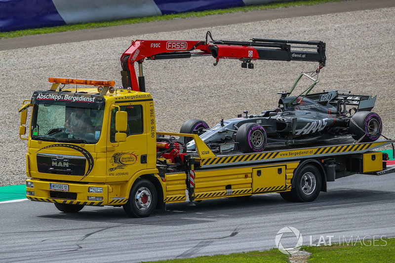 The car of Romain Grosjean, Haas F1 Team VF-17 is recovered after suffering a broken rear suspension