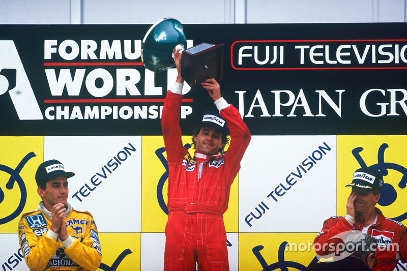 Podio: ganador de la carrera Gerhard Berger, Ferrari, segundo lugar Ayrton Senna, Team Lotus, tercer lugar Stefan Johansson, McLaren