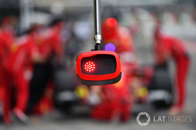 Ferrari pit stop lights