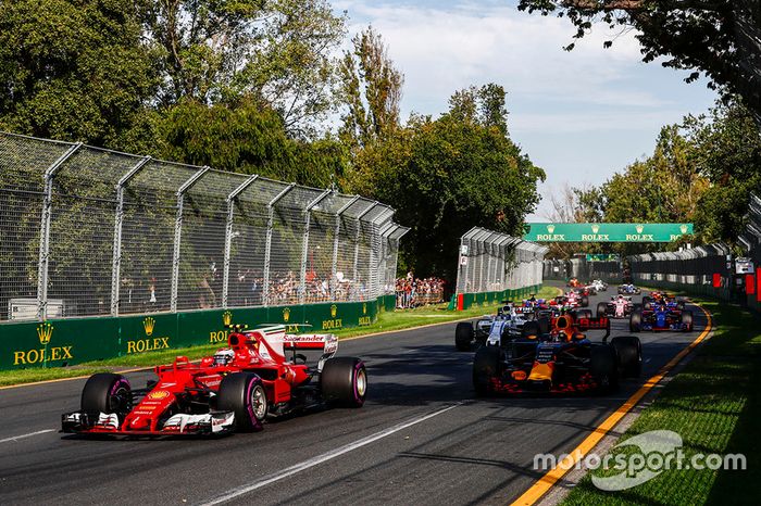 Kimi Raikkonen, Ferrari SF70H, Max Verstappen, Red Bull Racing RB13
