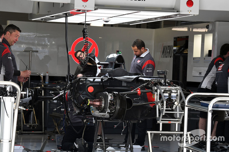 Шасі і передні гальма Haas F1 Team VF-17