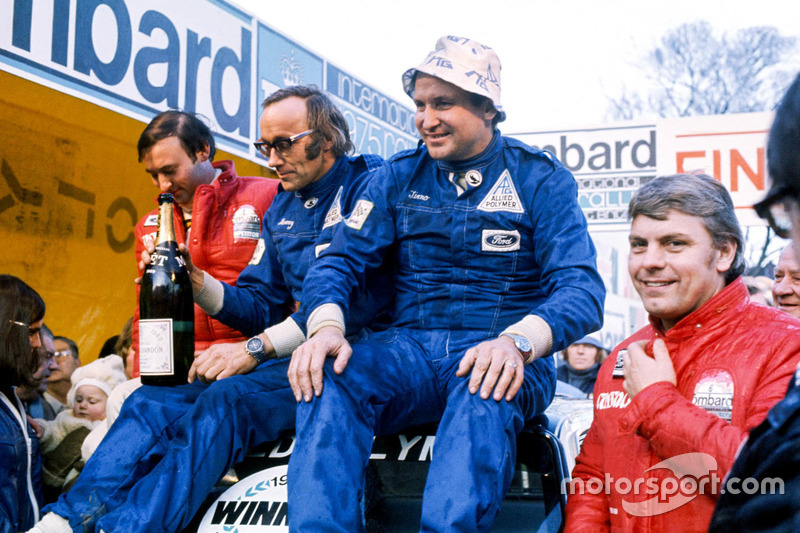 Podio: i vincitori Timo Makinen, Henry Liddon, al secondo posto Roger Clark, Tony Mason