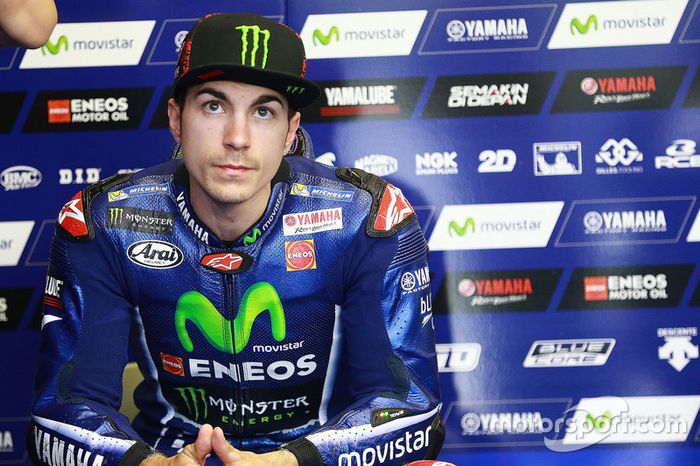Maverick Viñales foi um pouquinho melhor, mas ficou em quarto apenas. O piloto, a seis pontos de Rossi no campeonato, reclamou bastante da tração de sua moto.