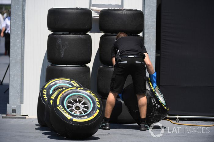 Mercedes AMG F1 mechanic cleans Pirelli tyre