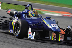 Keyvan Andres, Carlin Motorsport