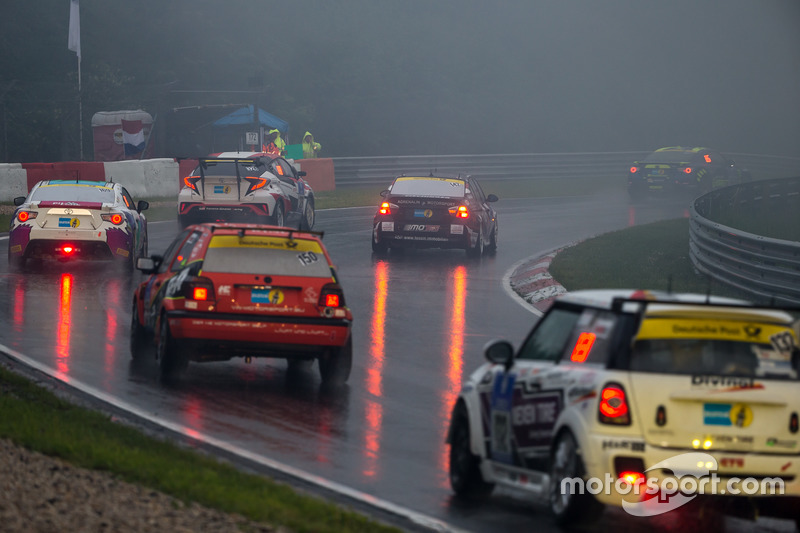 Trouble for the #142 Pixum Team Adrenalin Motorsport, BMW E90: Ioannis Smyrlis, Klaus-Dieter Frommer, Uwe Mallwitz, Michael Klotz