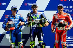 Gandor de la pole Valentino Rossi, Yamaha Factory Racing, segundo clasificado Maverick Viñales, Team