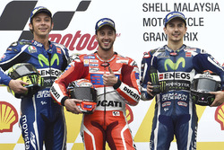 Le vainqueur Andrea Dovizioso, Ducati Team, le deuxième, Valentino Rossi, Yamaha Factory Racing, le troisième, Jorge Lorenzo, Yamaha Factory Racing