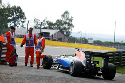 Auto von Pascal Wehrlein, Manor Racing, neben der Strecke