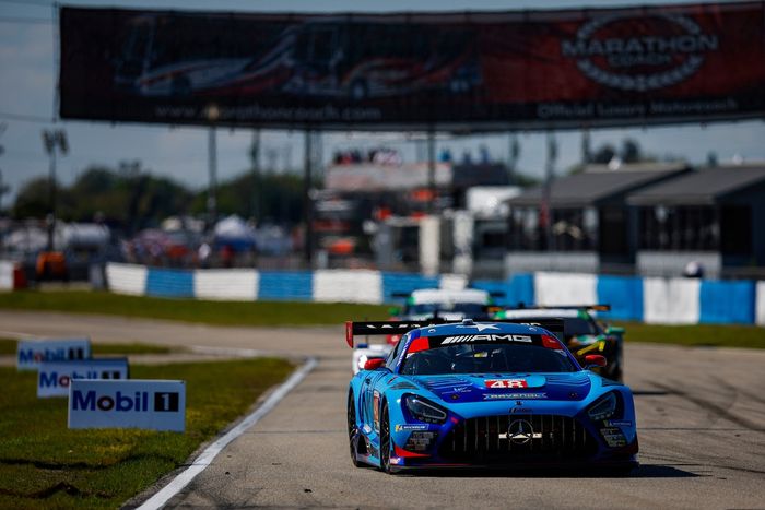 #48 WINWARD RACING Mercedes-AMG GT3: Scott Noble, Jason Hart, Luca Stolz